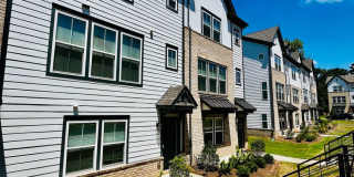Beautiful 4BR Townhouse in Ballantyne Gallery 3