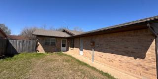 2 bed, 1 bath, 1 car garage duplex with 2 car driveway for rent in southwest OKC near SW 89th and May! Gallery 1