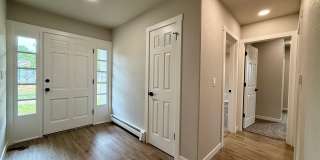 Stylish 3-Bedroom Remodel with Two Fireplaces and Mountain Views Gallery 7