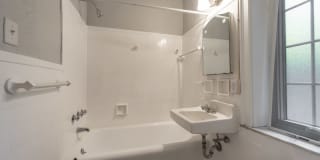 Ravenswood Gallery 19
