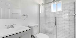 Newly renovated 1 bedroom / 1 bath apartment available now! Gallery 10