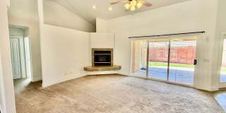 4-BR Home in Shadow Mountain @ Green Valley Gallery 8