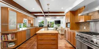 8900 Bay Dr Gallery 15