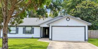 3/2 Fenced in yard, meow and woof friendly! 3/2 Fenced in yard, meow and woof friendly! Gallery 1