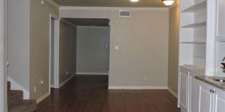 Beautiful Updated Two Story Townhouse In GREAT LOCATION Gallery 8