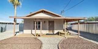 Minutes to U of A Duplex Gallery 3
