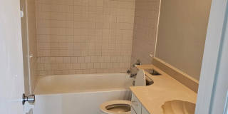 2 bed 2.5 bath Lake Front Townhouse Gallery 18
