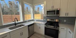 Room in 2 Bedroom Home at Riverside Farms Rd Gallery 6