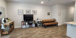Convenient Location! Beautiful 3/2.5 Townhome w/ Pool Community! Gallery 5