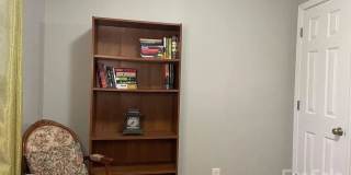 Room in 4 Bedroom Home at Meadowcreek Village Dr Gallery 10