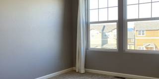 Spacious Two-Story Townhouse Gallery 11