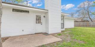 College Station - 3 bedroom - 2 bath house with garage and fenced back yard. Gallery 17