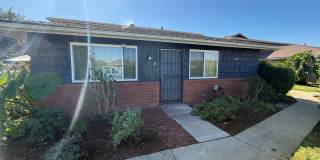 Beautiful updated 2 bedroom 1 bath Condo in the heart of Lakeside Gallery 1