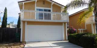 Spacious, 3BD/2.5BA Duplex with Large Fenced Yard: Close to Schools, Golf, Town! Gallery 1