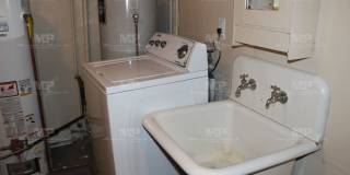 322 1/2  W Laurel Street Gallery 10