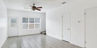 Spacious 2 Bed/2.5 Bath Townhome in POOL CONDO COMPLEX! Gallery 12