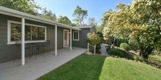 925 Hawthorn Drive Gallery 1