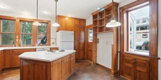 Private House on iuka ave Ravine – Central Campus – Newly Renovated - Flexible Pricing Gallery 25