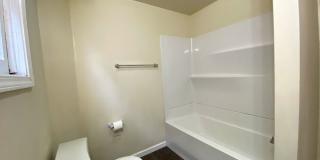 ***AVAILABLE AUGUST 2026*** 5 Bed 2 Bath House Downtown Gallery 9