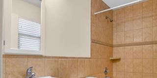 18 CROSSINGS Circle Gallery 21