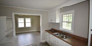 Coming Soon! 3 Bedroom and 1 Bath Home (Pets Considered) Gallery 4