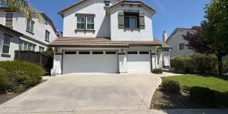 Spacious Shadow Lakes Home –  4 Bedroom 3 Bath Gallery 1