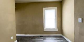 For Rent: 722 S Hackley St: 2 Bedroom 2 Bathroom Home! W/D Hookups! Enclosed Front Porch! Gallery 11