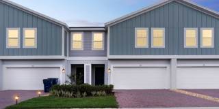 Spacious 4BR Townhome in Groveland Gallery 1