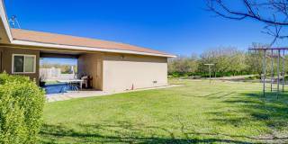 Charming Farmhouse Retreat in Northwest Bakersfield! Gallery 26