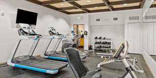 Uptown Lake Apartments Gallery 19