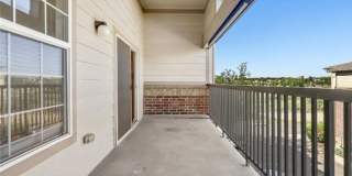 Spacious Condo in Aurora Gallery 13