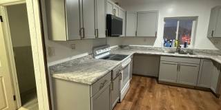 Spacious 4BR Townhome in Toledo Gallery 3