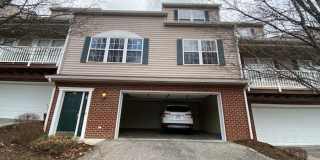 Available Large Townhome in Christiansburg! Gallery 1