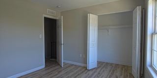 546 WELLINGTON Court Gallery 9