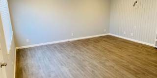 Gorgeous Remodeled Downstairs Apartment w/Patio+Prvt Laundry+Garage+Views of Canals Gallery 5