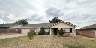 3 Bed 2 Bath Center of Town Gallery 1