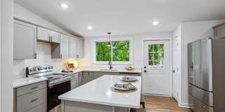 698 Garibaldi Street SW Gallery 9
