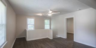 Spacious 3 bedroom, 1 Bathroom Upper Level Duplex Apartment Gallery 13