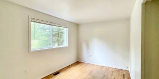 Spacious 5-Bedroom Home in Prime Location Gallery 12