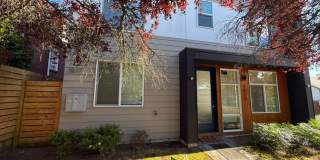 Fully Furnished - 9 Bed 3 Bath U-District Home! Gallery 3