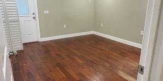 411 Charming 1-Bedroom Cottage in the Heart of Gainesville! Gallery 1