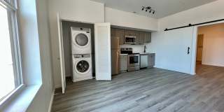 725 W Pratt Gallery 86