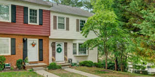 Lovely 3 BR townhome with Community Pool; convenient SwoCo location! Gallery 1