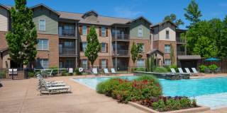 Hall Creek at Arlington Apartment Gallery 12