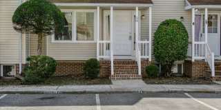 Bright 2 Bedroom Townhome in Williamsburg VA with Finished Lower Level & Private Balcony Gallery 1
