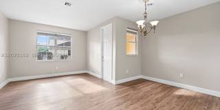 1049 NE 42nd Pl Gallery 10