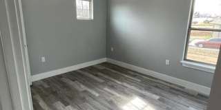 401 W Elm Street Gallery 12