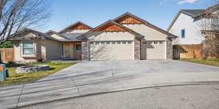 Spacious Home in Quiet Star Cul-de-Sac with Large Yard Gallery 1