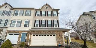 Stunning 3 Bed 2/2 Bath End-Unit Townhome In Desired Stone Ridge South Gallery 1