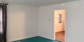 Charming 2 bedroom 1 bath home on large corner lot in desirable part of Springfield Gallery 7